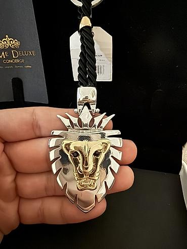 qizil burc klonlar: Time Deluxe markalı premium açarlıq təqdim olunur. Model üzərində — 5