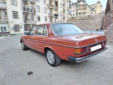 Mercedes-Benz: Mersedes w123, il 1976, 2.3 motor, 136 a. g, arxa ceken
