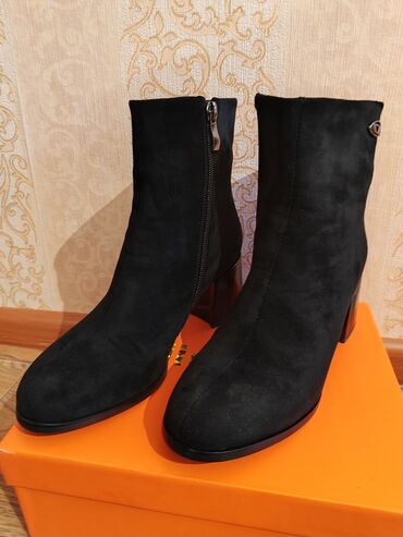 черные замшевые ботильоны: Ботинки, 36.5, LION, Новый, цвет - Черный, Самовывоз