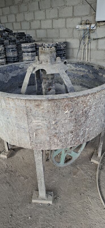 Бетономешалки, смесители: Бетономешалка Принудительная, Большая (более 300 л) — 1