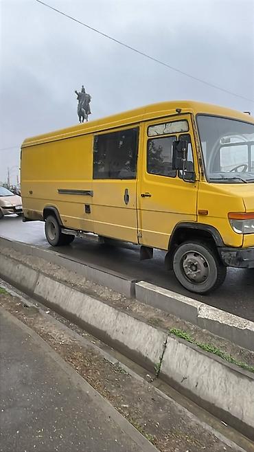 x class: Грузовой фургон Mercedes-Benz (желтый, цельнометаллический кузов) — 1