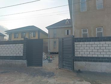 Продажа коттеджей и домов: Сдаётся капитальный двухэтажный дом на огороженном участке. Основные — 3