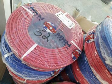 data kabel lan: MKM kabeli 2x3 ölçüsündə, qırmızı rəngdə. Elektrik işləri üçün nəzərdə