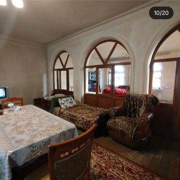 Həyət evləri və villaların satışı: Satılır:Gence seheri vtoroy cast deyilen erazide yerlesir.Ev 2 mertebe — 6