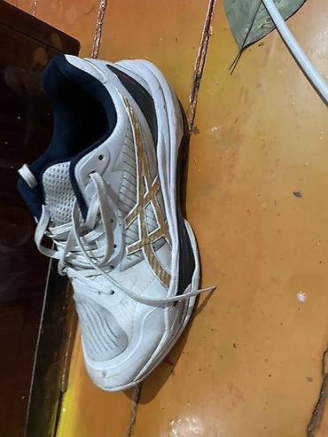 часы garmin venu 3s новые: Мужские кроссовки, 42, Asics, Б/у, цвет - Белый, Самовывоз, Платная доставка — 2