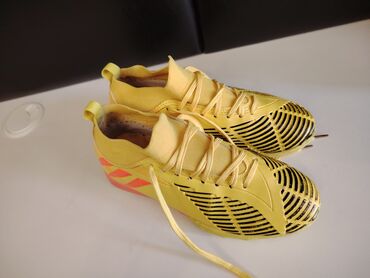 женские кроссовки adidas running: Adidas Predator Budsi Akademika 36 razmer cəmi 2 dəfə geyinilib