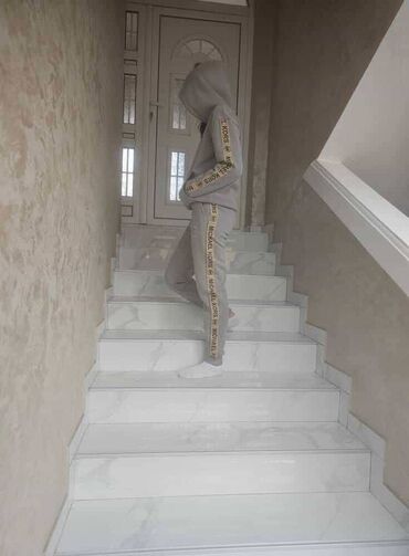 Gornji i donji deo: Ženske Futrovane trenerke 
S-xxl
4.700 din na lalafo.rs — 12 Gornji i donji deo: Ženske Futrovane trenerke 
S-xxl
4.700 din — 12