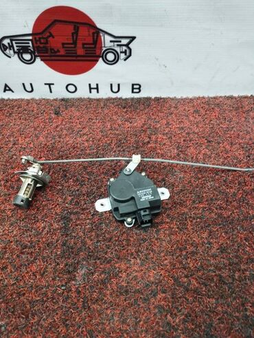 Другие автозапчасти: Замок багажника Mitsubishi Chariot Grandis N94W 4G64 (б/у) КУЗОВНЫЕ