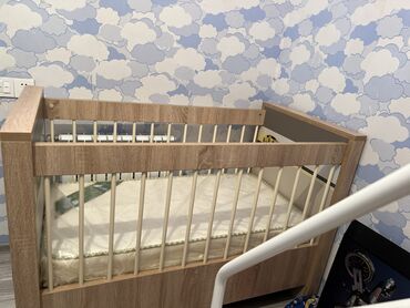 Mebel: Oğlan və qız üçün, İşlənmiş, Çarpayı, Bazasız, Matras ilə, Siyirməsiz
