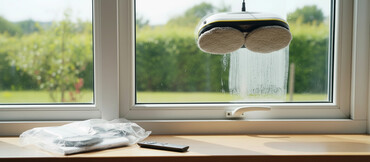 Maqnitli şüşə silən: Pəncərə təmizləmə roboti (automa­tik). İki dairəvi fırça/pad ilə şüşə — 1