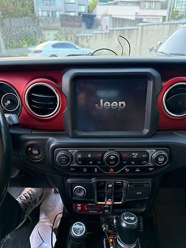 Jeep: Jeep Wrangler: 2021 г., Бензин — 25