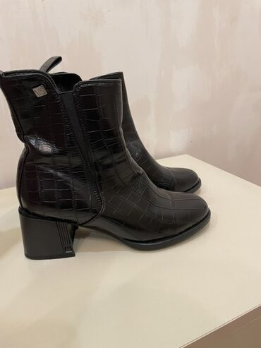 детские валенки котофей: 38 razmer, 70 manata alinib 1 defe geyinilib teptezedir