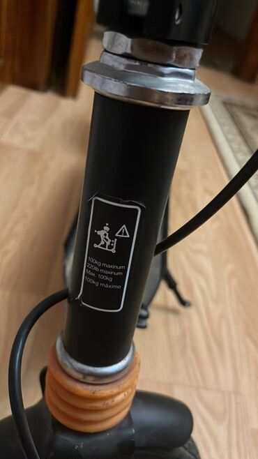 qaçış aparatı 2ci el: Şəhər üçün elektrik skuter Xüsusiyyətlər: - Yükdaşıma limiti: 100 kq