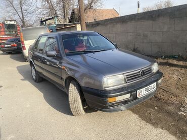 Volkswagen: Volkswagen Vento: 1992 г., 1.8 л, Механика, Газ, Седан