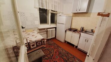 купля продажа квартир бишкек: 1 комната, 28 м², 104 серия, 3 этаж, Старый ремонт