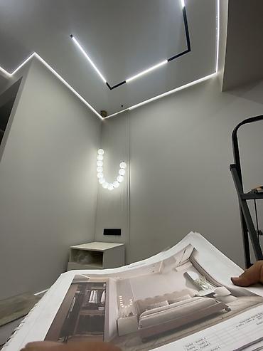 Натяжной потолок: Натяжные потолки с интегрированными световыми линиями - — 11