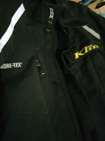 Sportska odeća: Gornji deo odeće, Za odrasle, Upotrebljenо — 2