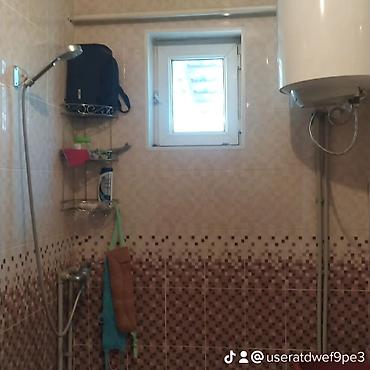 Долгосрочная аренда комнат: Задаётся балшой дом Планировка и оснащение: - Спальное место — 4