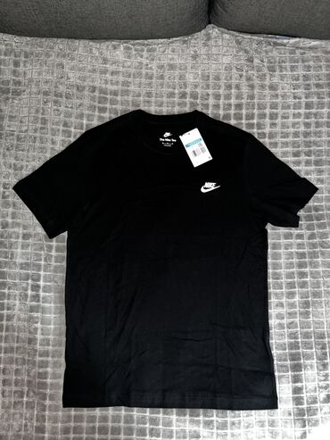 black squad majica: Men's T-shirt Nike, M (EU 38), bоја - Crna