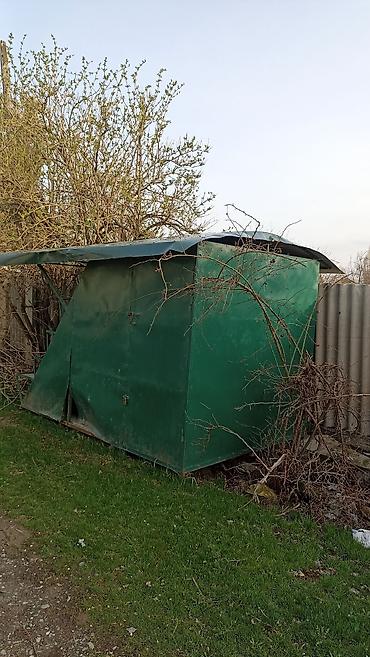 Другое оборудование для бизнеса: Продаю два магазинчика,зелёный овощной,а белый простой,цена за каждый — 8