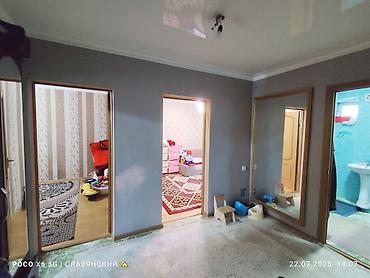 возле дороги: 3 комнаты, 62 м², Индивидуалка, 3 этаж — 5