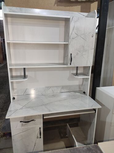 Парты: Новые столы компьютерные сом шкафчиком из российского материала длина — 4