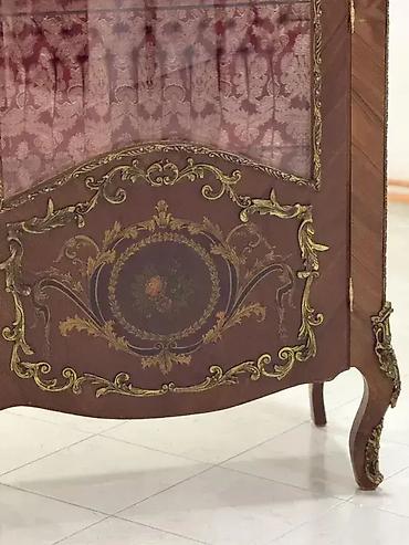 forma ideale ormari sa ostecenjem: Stilska vitrina Luj XV Odlicno stanje sirina 98 cm dubina 49 cm — 7