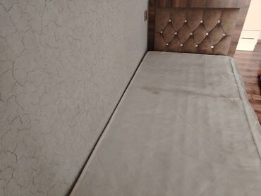 Mətbəx mebeli: İşlənmiş, Təknəfərlik çarpayı, Bazasız, Matras ilə, Siyirməsiz, Azərbaycan