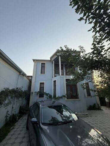 şəhər evləri: 5 otaqlı, 200 kv. m, Orta təmir