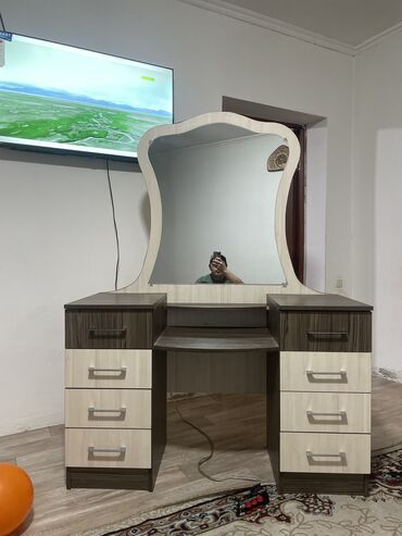 Toilet tables: Продаю