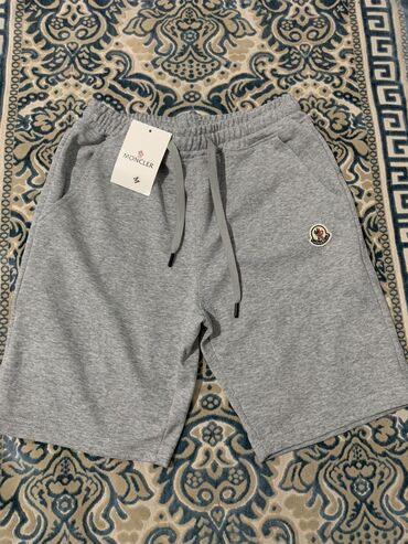 белые шорты с завышенной талией: Мужские шорты, S (EU 36), Moncler, Новый, цвет - Серый, Самовывоз, Бесплатная доставка, Платная доставка