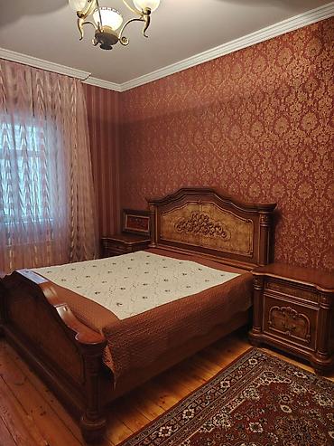 Taxt ve iki tumucka 110azn satilir teze kimidi seliqeli isdenib unvan