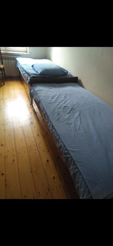 надувная кровать: Б/у, Односпальная кровать, Без матраса, Без выдвижных ящиков