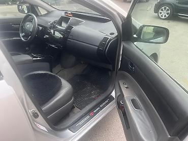Toyota: Toyota Prius – hibrid hetçbek - Korpus: 5 qapılı hetçbek, gümüşü rəng — 2