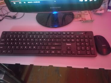 Клавиатуры: Продаю беспроводную клавиатуру мышку набор 2/1 цена 1300