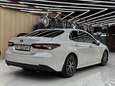 changan a06: Toyota Camry: 2021 г., 2.5 л, Автомат, Гибрид, Седан — 4