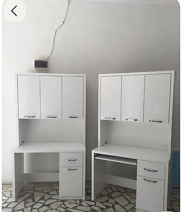stolüstü ofis dəsti: Ikili iş masası dəsti – üst şkaflı, ağ rəng - Dəst: 2 ədəd masa - — 1