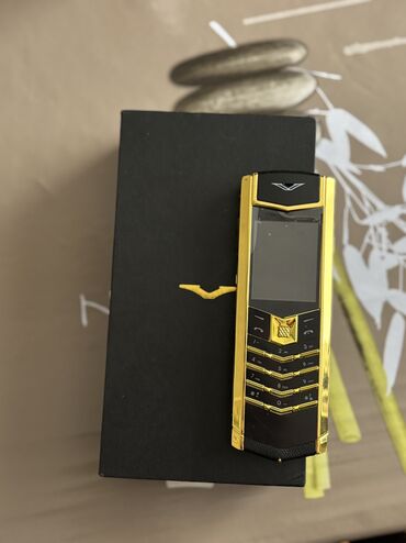 сотовый телефон fly ff249 черный: Vertu Signature Touch, 4 GB, rəng - Qızılı, Düyməli