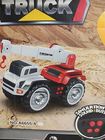 робот кран: Игрушечный строительный автомобиль с подъемной стрелой (Construction — 2