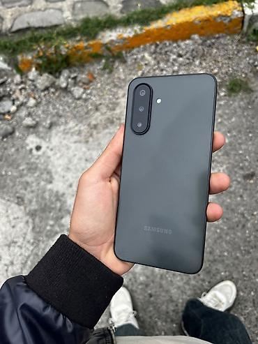 Samsung Galaxy A17, 128 GB, rəng - Boz, Qırıq