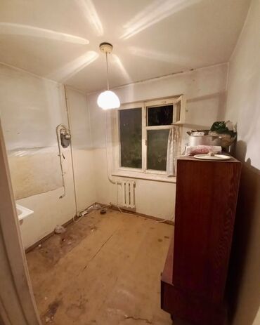 однокомнатная квартира продается: 2 комнаты, 43 м², 104 серия, 3 этаж, Старый ремонт