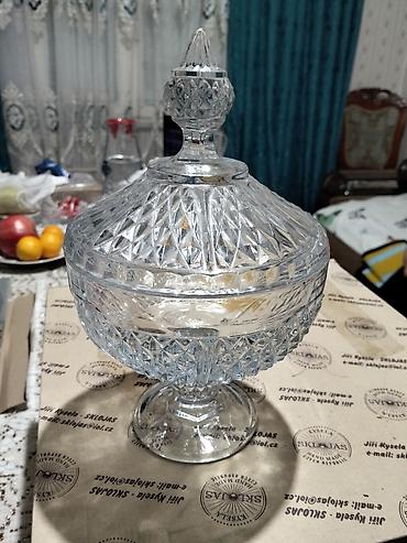 sufre dekoru: Klassik üslubda şüşə/qədəhə kristal qapaqlı konfet qabı. - Material — 1