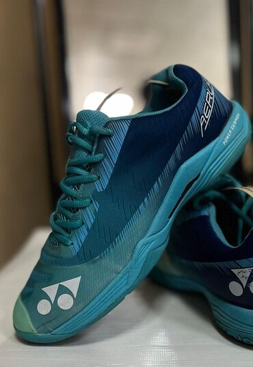 Кроссовки и спортивная обувь: В продаде кроссовки для зала. секонд хенд Сокулук. состояние нового — 21