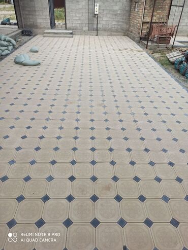 Тротуарная плитка: Тротуарная плитка для обустройства дорожек и площадок. В ассортименте — 24