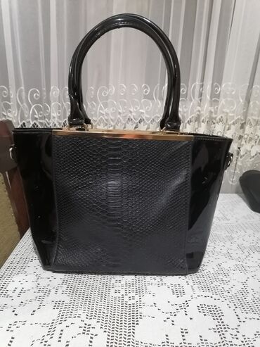 mona tašne sniženje: Shoulder bag, Material: Patent leather