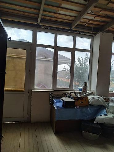 gencede ev: Satışa təqdim olunur: ikimərtəbəli həyət evi Xüsusiyyətlər: - Geniş — 10