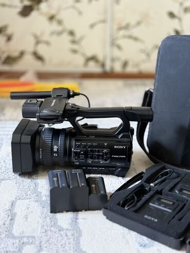 лан кабель: Профессиональная видеокамера Sony NXCAM 100 (серия HXR) с комплектом