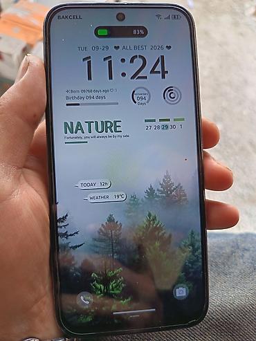 Smartfon - Ekran: Ön hissədə ön kamera üçün “pill” kəsiyi olan tam