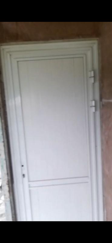 priora arxa bufer: Vaqon satılır.Uzunluğu 9 metr.Eni 3 metr.İki otaq və bir hamam — 5