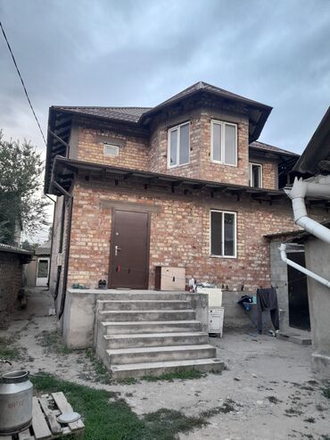 дом советская: 240 м², 5 комнат, Балкон застеклен